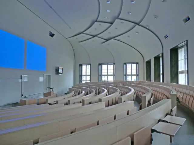 Humboldt-Universität zu Berlin Hörsaal. Medientechnik von Pro Video GmbH installiert.
