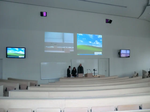 Humboldt-Universität zu Berlin Projektionen/Projektor Hörsaal. Medientechnik von Pro Video GmbH installiert.