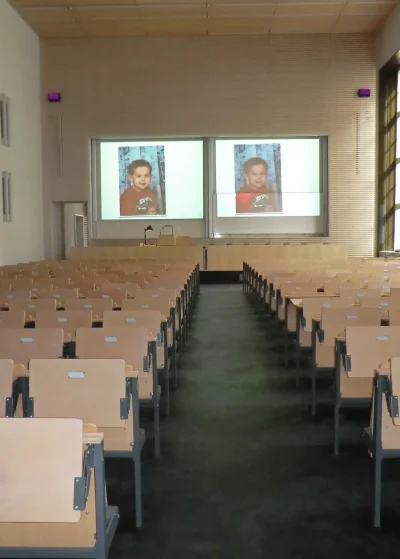 Humboldt-Universität zu Berlin Projektionen, Projektor Hörsaal. Medientechnik von Pro Video GmbH installiert.