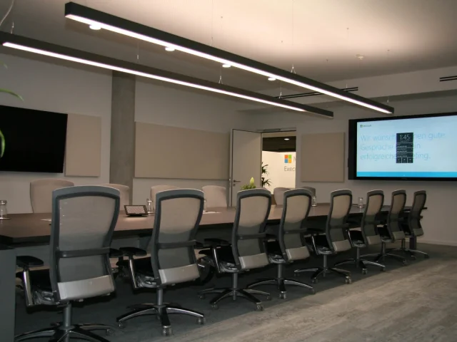 Microsoft Hauptquatier Meeting Room Konferenzraum Meetingraum Huddle Room Display_Installation von Pro Video GmbH