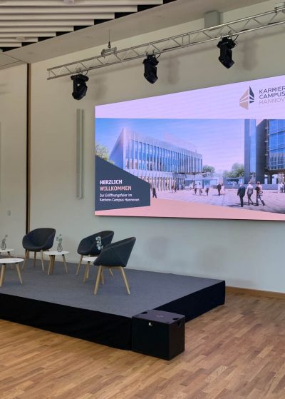 Event-Location Meeting Hall mit LED Video Walls Swiss Life Karriere-Campus Hannover