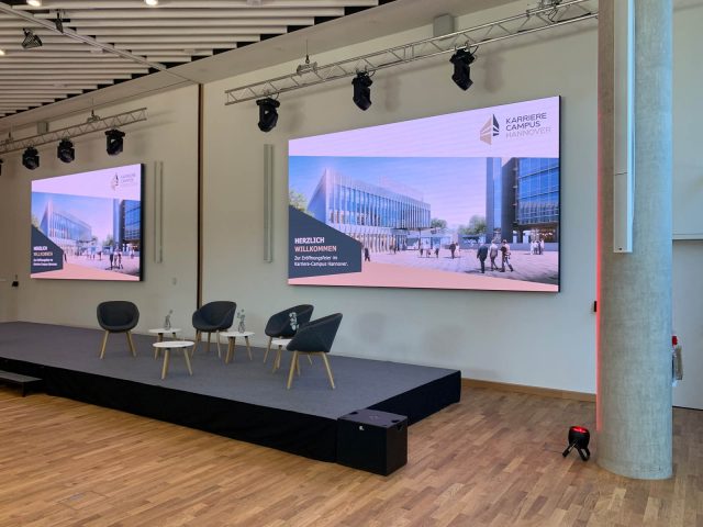 Event-Location Meeting Hall mit LED Video Walls Swiss Life Karriere-Campus Hannover