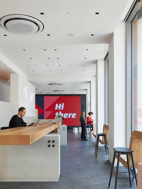 Delivery Hero Headquarter – LED-Wand & Medientechnik von PRO VIDEO LED-Wand und interaktive Medientechnik im Foyer von Delivery Hero, umgesetzt von PRO VIDEO GmbH