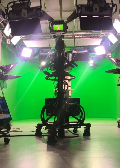 TV-Studio mit Kameratechnik und Greenscreen, realisiert von PRO VIDEO GmbH an der Hochschule Magdeburg