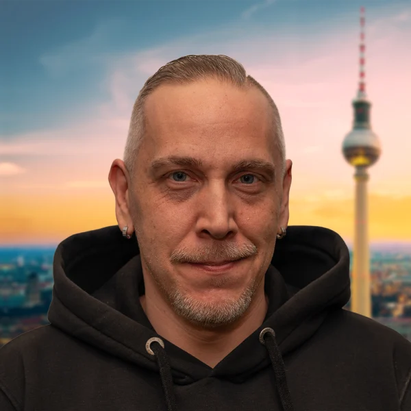 Marcel Gramatte, verantwortlich für das Warehouse der PRO VIDEO GmbH, sorgt für Logistik und Materialorganisation in der Medientechnik